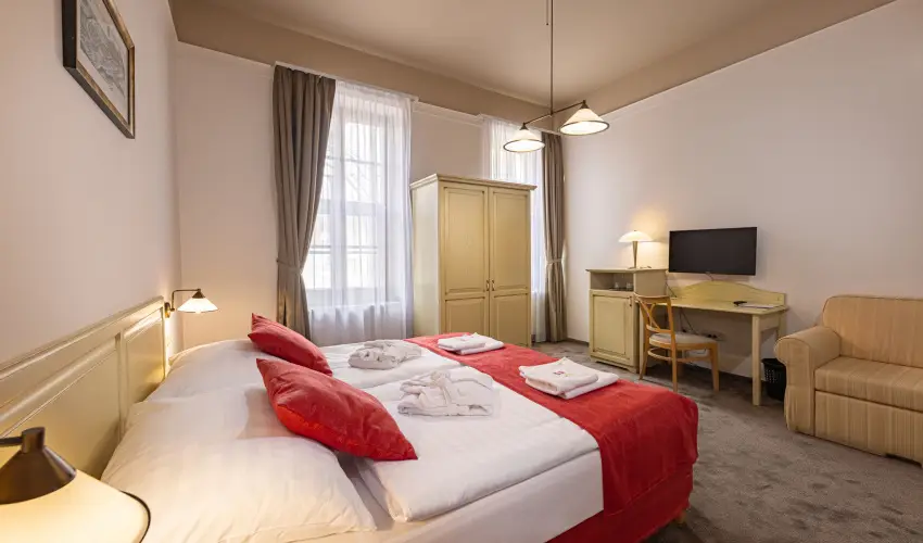 Bazilika alatti Panzi Esztergom - Mjus 1. 