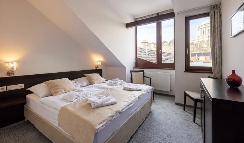 Bazilika alatti Panzi Esztergom - Mjus 1. 