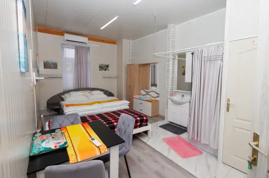 B�k�si Apartmanok - M�jus 1.