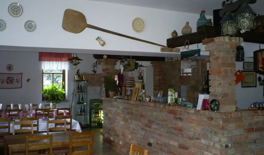 B�nyei Fogad� �s �tterem Erd�b�nye - M�jus 1. (min. 2 �j)