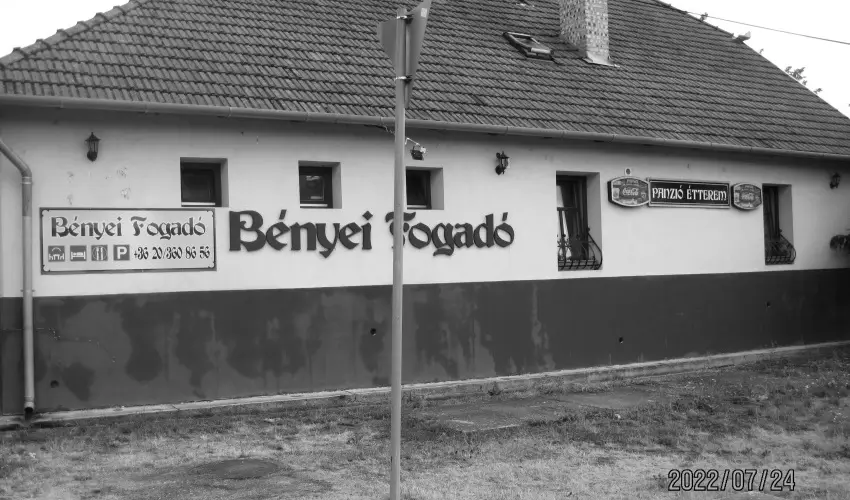 B�nyei Fogad� �s �tterem Erd�b�nye - M�jus 1. (min. 2 �j)