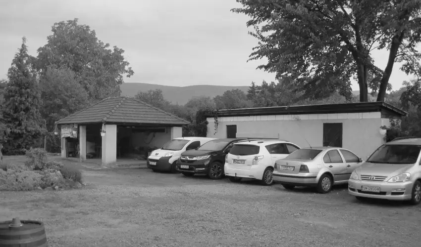 B�nyei Fogad� �s �tterem Erd�b�nye - M�jus 1. (min. 2 �j)