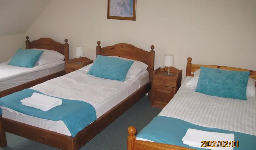 B�nyei Fogad� �s �tterem Erd�b�nye - M�jus 1. (min. 2 �j)