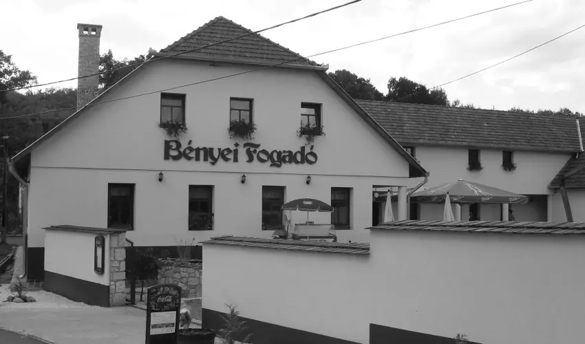 B�nyei Fogad� �s �tterem Erd�b�nye - M�jus 1. (min. 2 �j)