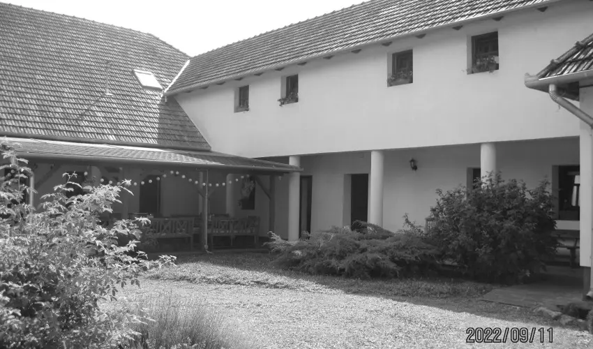 B�nyei Fogad� �s �tterem Erd�b�nye - M�jus 1. (min. 2 �j)