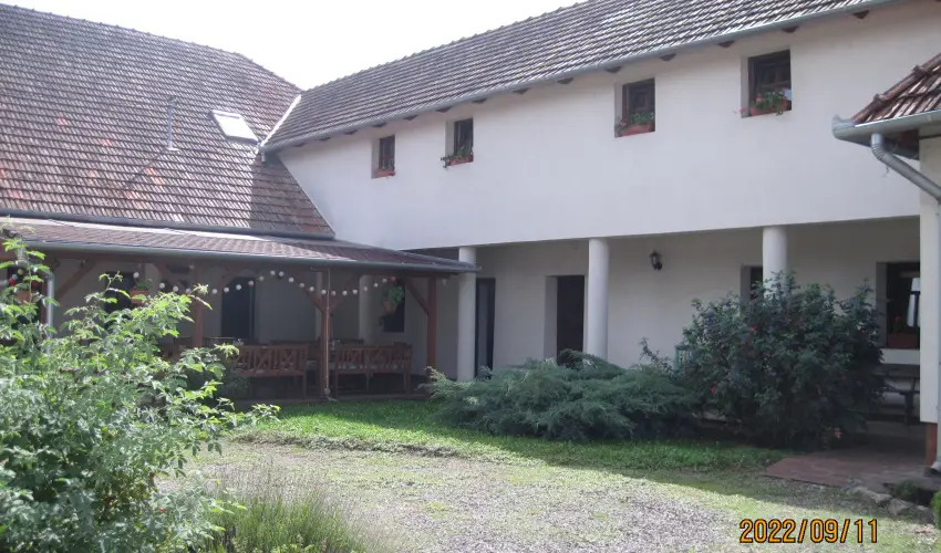 B�nyei Fogad� �s �tterem Erd�b�nye - M�jus 1. (min. 2 �j)