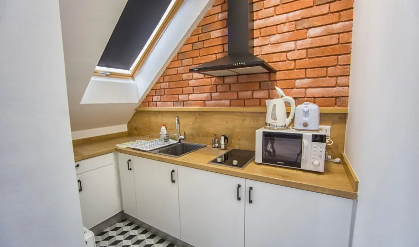 Berill Suites Srvr - Mjus 1. (min. 2 j)