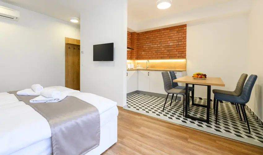 Berill Suites Srvr - Mjus 1. (min. 2 j)