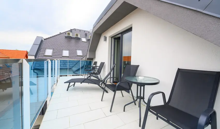 Berill Suites Srvr - Mjus 1. (min. 2 j)