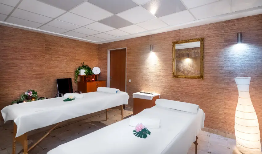 Hotel Aquarell Cegl�d - Maj�lis az Aquarellben (min. 2 �j)