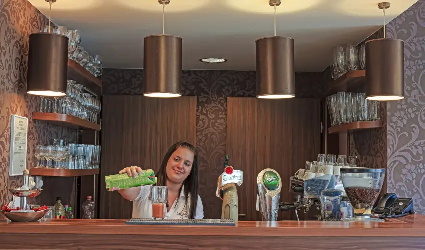 Szpia Bio & Art Hotel Zsmbk - Mjus 1. - teljes elrefizetssel (min. 2 j)