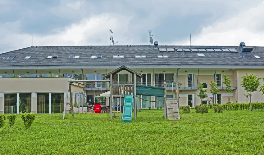 Szpia Bio & Art Hotel Zsmbk - Mjus 1. - teljes elrefizetssel (min. 2 j)