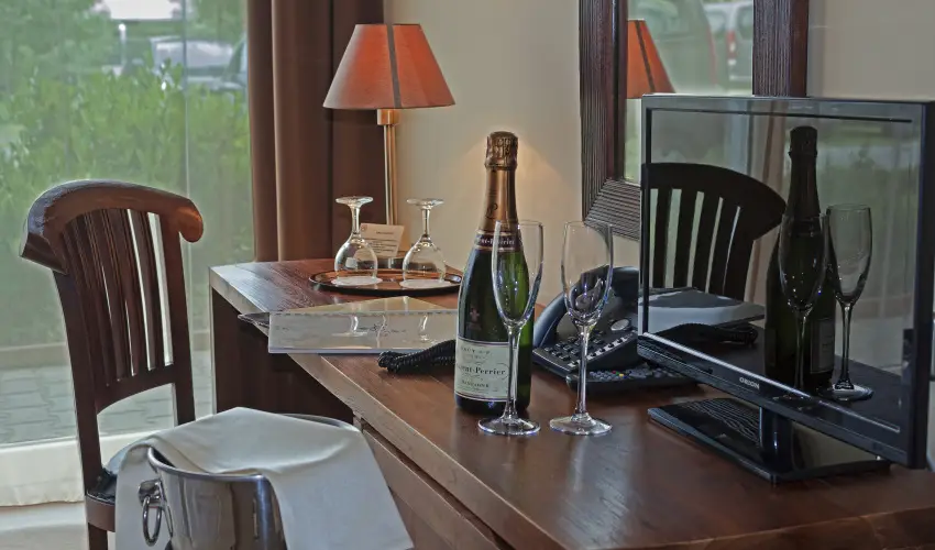 Szpia Bio & Art Hotel Zsmbk - Mjus 1. - teljes elrefizetssel (min. 2 j)