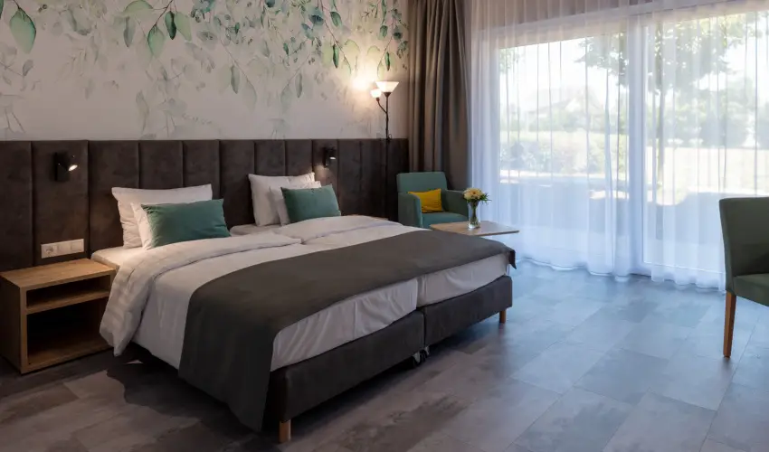 Szpia Bio & Art Hotel Zsmbk - Mjus 1. - teljes elrefizetssel (min. 2 j)