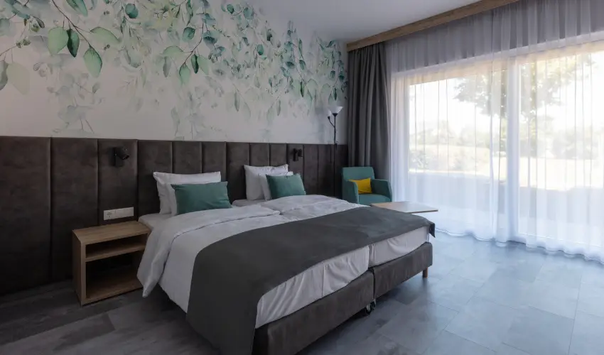 Szpia Bio & Art Hotel Zsmbk - Mjus 1. - teljes elrefizetssel (min. 2 j)