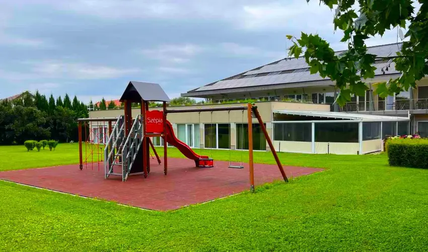 Szpia Bio & Art Hotel Zsmbk - Mjus 1. - teljes elrefizetssel (min. 2 j)