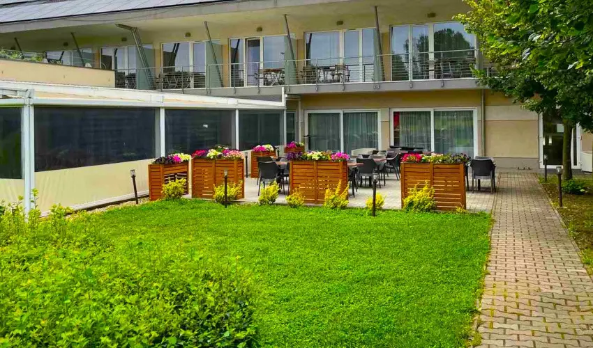 Sz�pia Bio & Art Hotel Zs�mb�k - M�jus 1. 