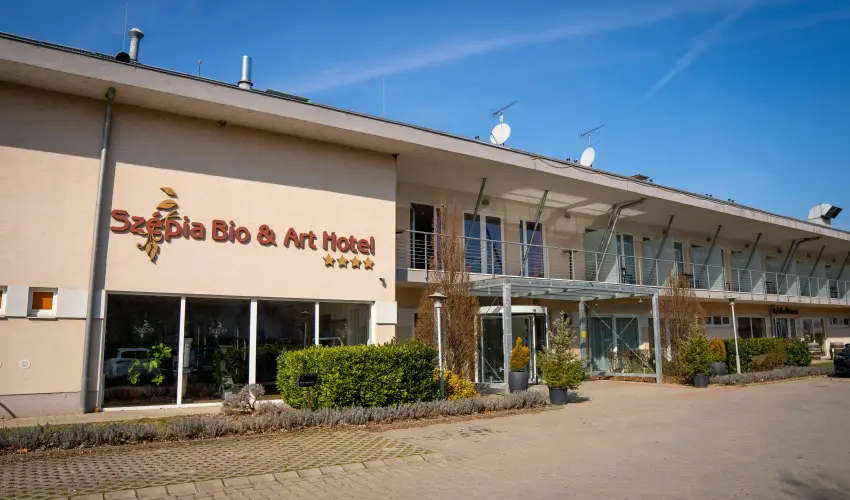 Sz�pia Bio & Art Hotel Zs�mb�k - M�jus 1. 