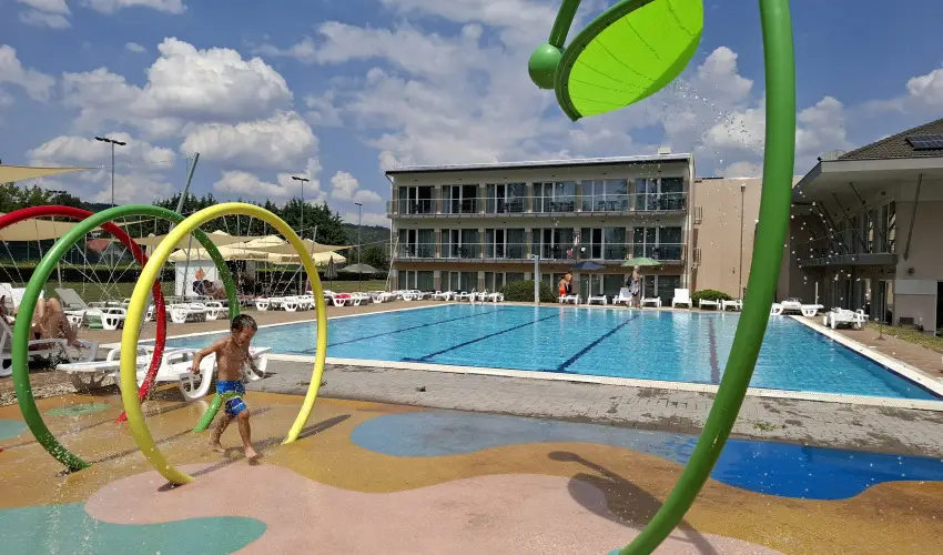 Sz�pia Bio & Art Hotel Zs�mb�k - M�jus 1. 