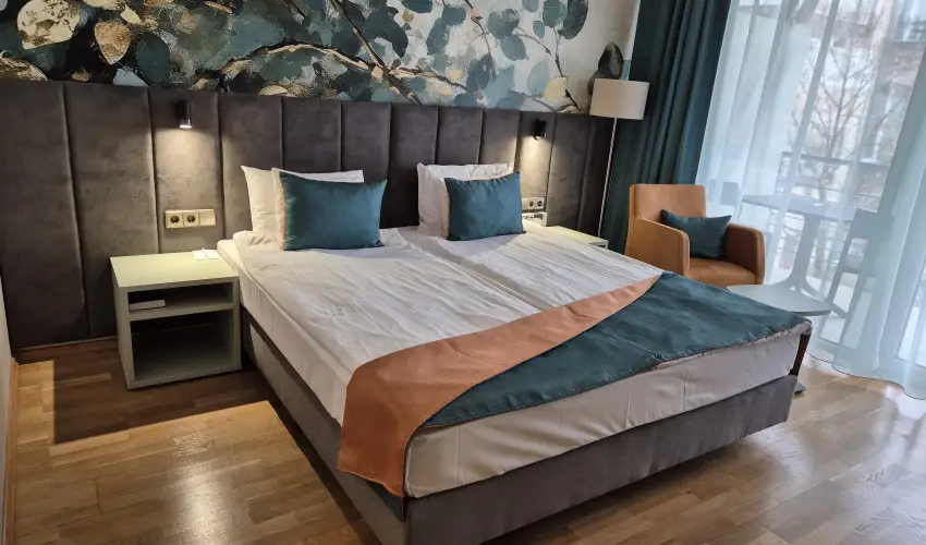 Sz�pia Bio & Art Hotel Zs�mb�k - M�jus 1. 