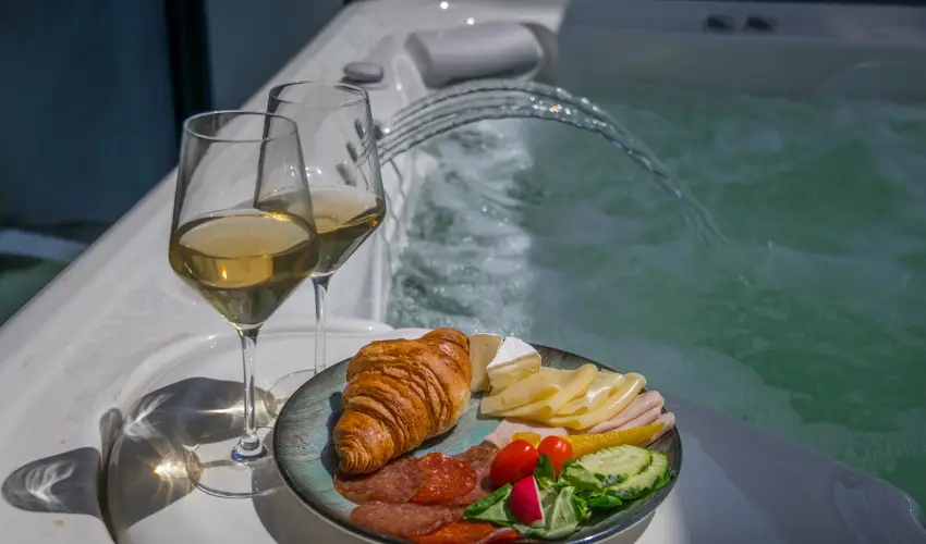 BJ81 Suite Hotel Sifok - Mjus 1. - teljes elrefizetssel (min. 3 j)