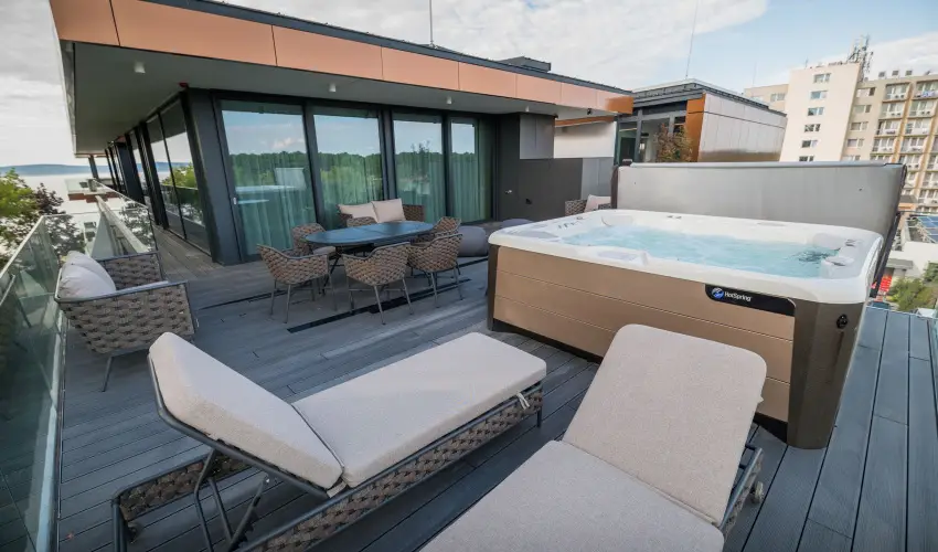 BJ81 Suite Hotel Sifok - Mjus 1. - teljes elrefizetssel (min. 3 j)