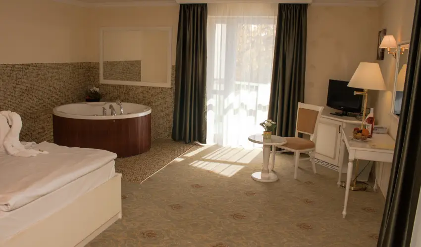 Calimbra Konferencia & Wellness Hotel Miskolctapolca - M�jus 1. (min. 2 �j)