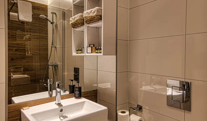 Cardoner Hotel Pilisszentkereszt - Mjus 1. (min. 2 j)