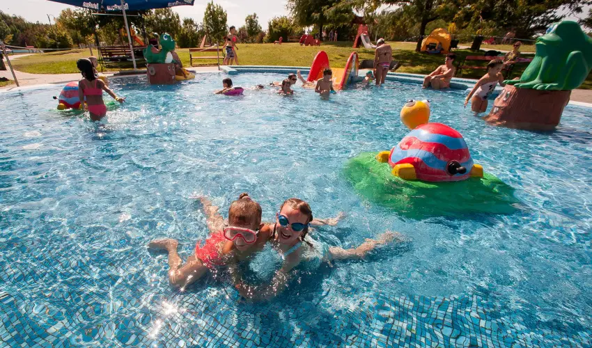 Cegldfrd Apartmanpark s Kemping Cegld - Mjus 1. (min. 2 j)