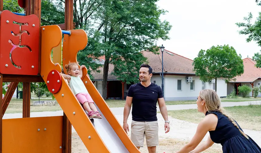 Cegl�df�rd� Apartmanpark �s Kemping Cegl�d - M�jus 1. (min. 2 �j)