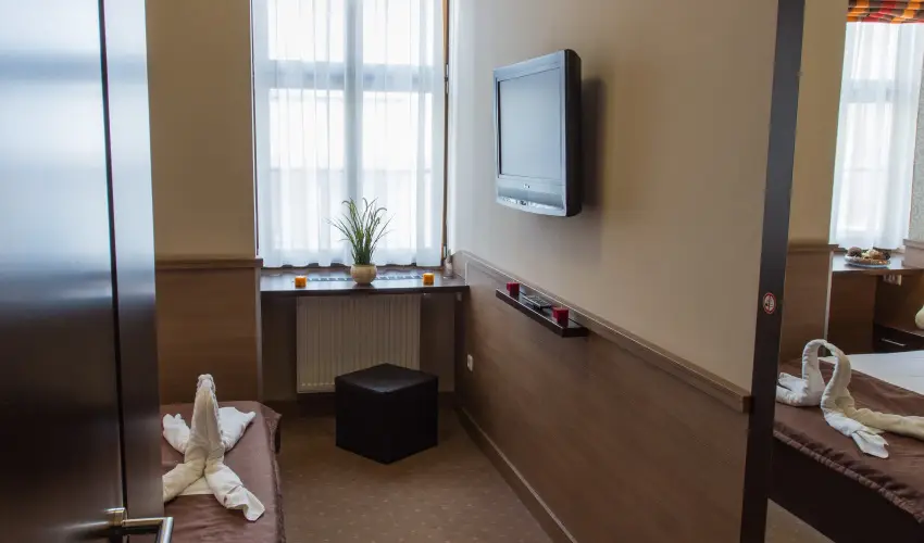 Central Hotel 21 Budapest - Mjus 1. - teljes elrefizetssel