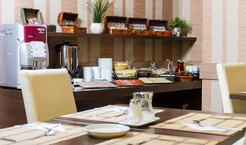 Central Hotel 21 Budapest - Mjus 1. - teljes elrefizetssel