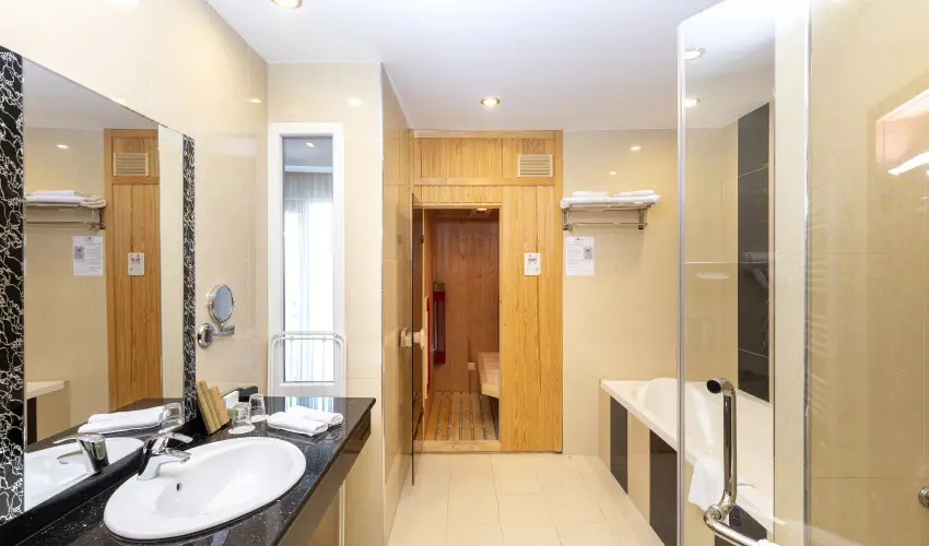 Colosseum Wellness Hotel Mrahalom - Mjus 1. - teljes elrefizetssel (min. 2 j)