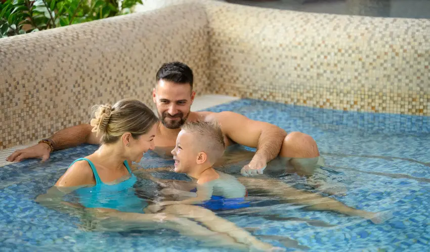 Colosseum Wellness Hotel M�rahalom - M�jus 1. - teljes el�refizet�ssel (min. 2 �j)