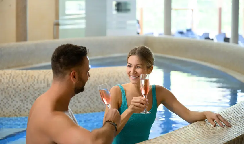 Colosseum Wellness Hotel M�rahalom - M�jus 1. - teljes el�refizet�ssel (min. 2 �j)