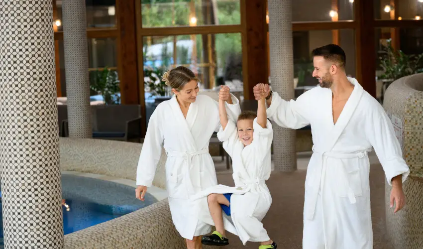 Colosseum Wellness Hotel M�rahalom - M�jus 1. - teljes el�refizet�ssel (min. 2 �j)