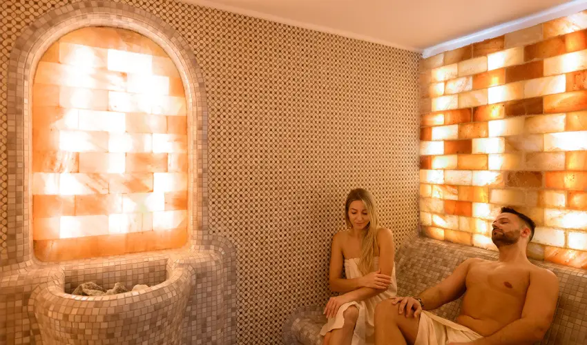 Colosseum Wellness Hotel M�rahalom - M�jus 1. - teljes el�refizet�ssel (min. 2 �j)