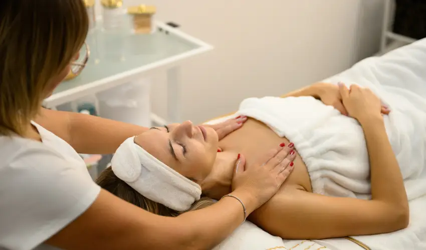 Colosseum Wellness Hotel M�rahalom - M�jus 1. - teljes el�refizet�ssel (min. 2 �j)