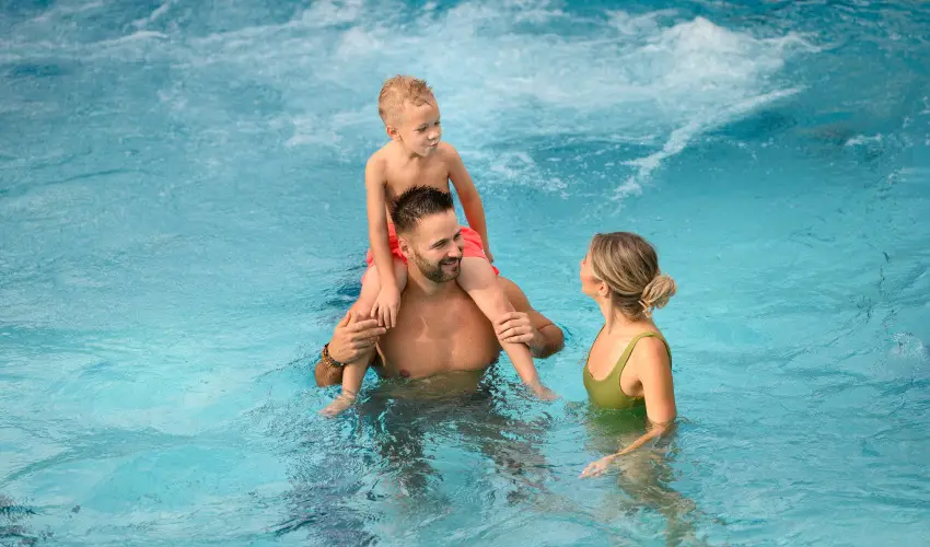 Colosseum Wellness Hotel M�rahalom - M�jus 1. - teljes el�refizet�ssel (min. 2 �j)