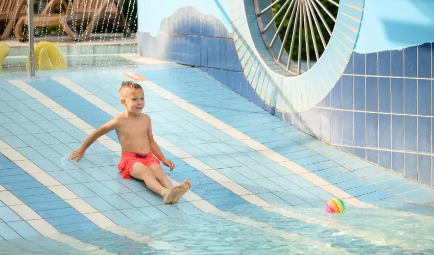 Colosseum Wellness Hotel M�rahalom - M�jus 1. - teljes el�refizet�ssel (min. 2 �j)