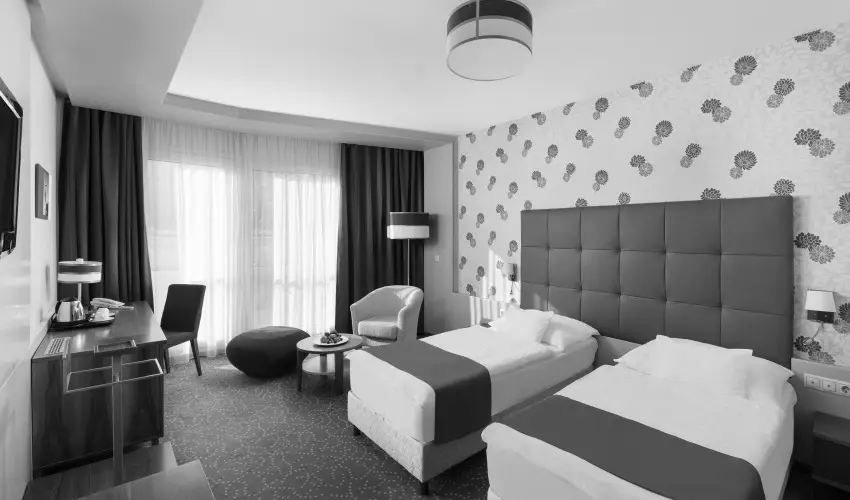 Corso Hotel P�cs P�cs - Maj�lis - teljes el�refizet�ssel