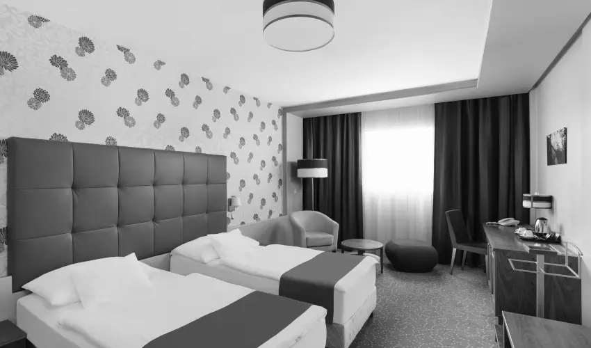 Corso Hotel P�cs P�cs - Maj�lis - teljes el�refizet�ssel