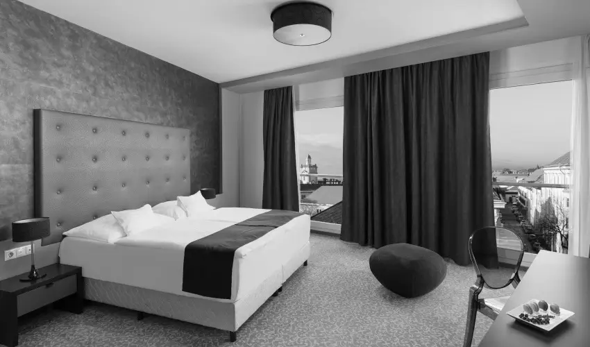 Corso Hotel P�cs P�cs - Maj�lis - teljes el�refizet�ssel