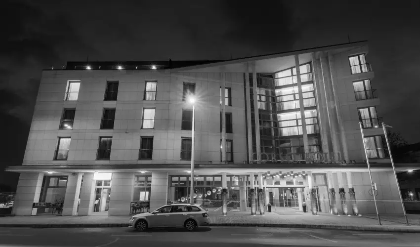 Corso Hotel P�cs P�cs - Maj�lis - teljes el�refizet�ssel