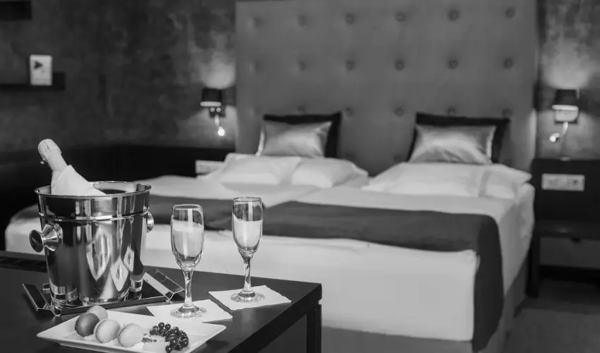 Corso Hotel P�cs P�cs - Maj�lis - teljes el�refizet�ssel