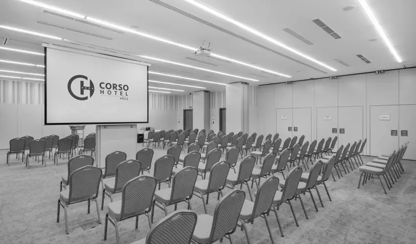 Corso Hotel P�cs P�cs - Maj�lis - teljes el�refizet�ssel