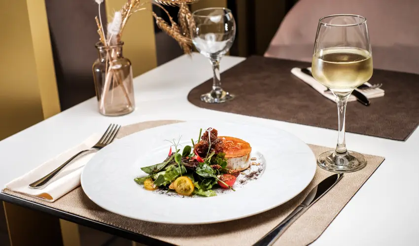 Corso Hotel Pcs Pcs - Majlis - teljes elrefizetssel