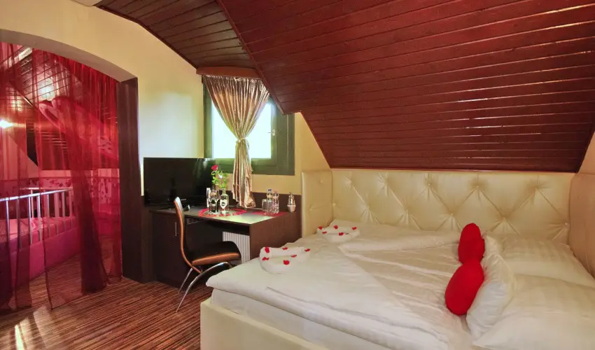 Corvin Hotel Gyula - Mjus 1. (min. 2 j)