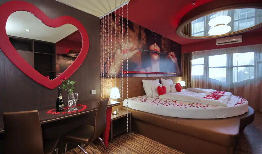 Corvin Hotel Gyula - Mjus 1. (min. 2 j)