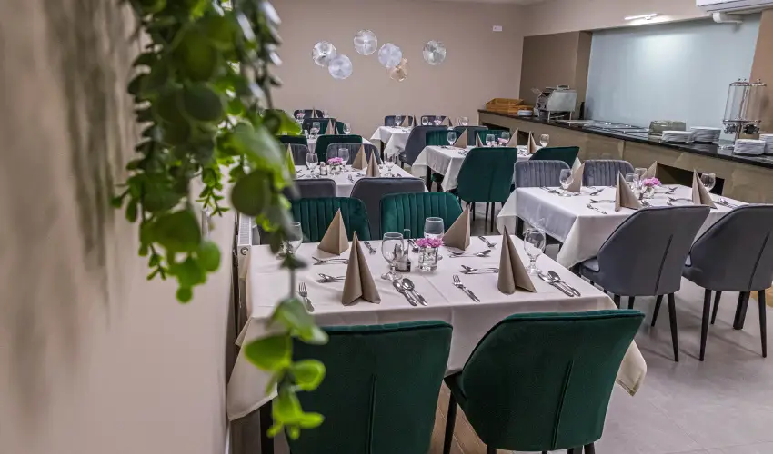 Crystal Hotel Hajdszoboszl - Mjus 1. (min. 2 j)